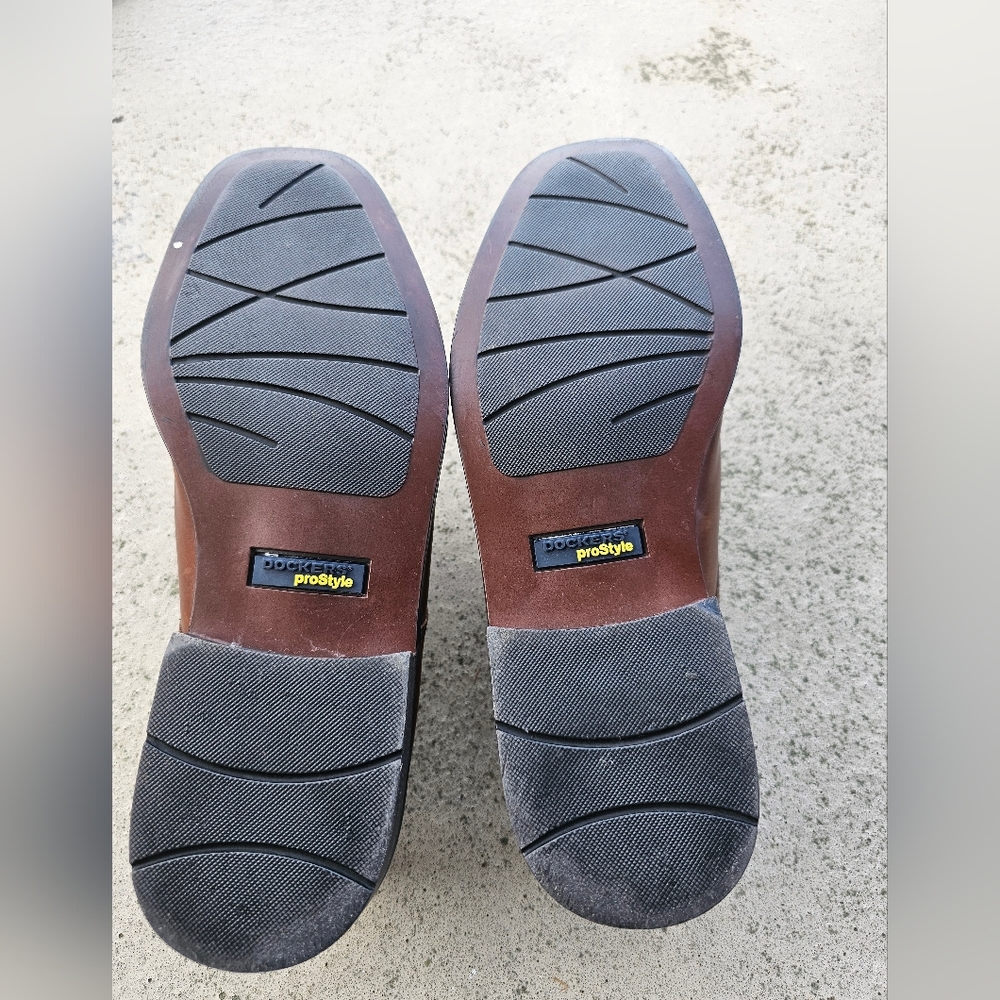 Shoes - Picture 2 of 7